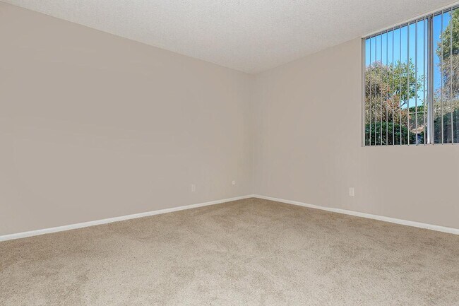 Modern Living at Heatherwood Apartments | Spacious 1 & 2 Bedroom Apartment Homes in La Mesa, CA!, La Mesa, CA 91942 - photo 7