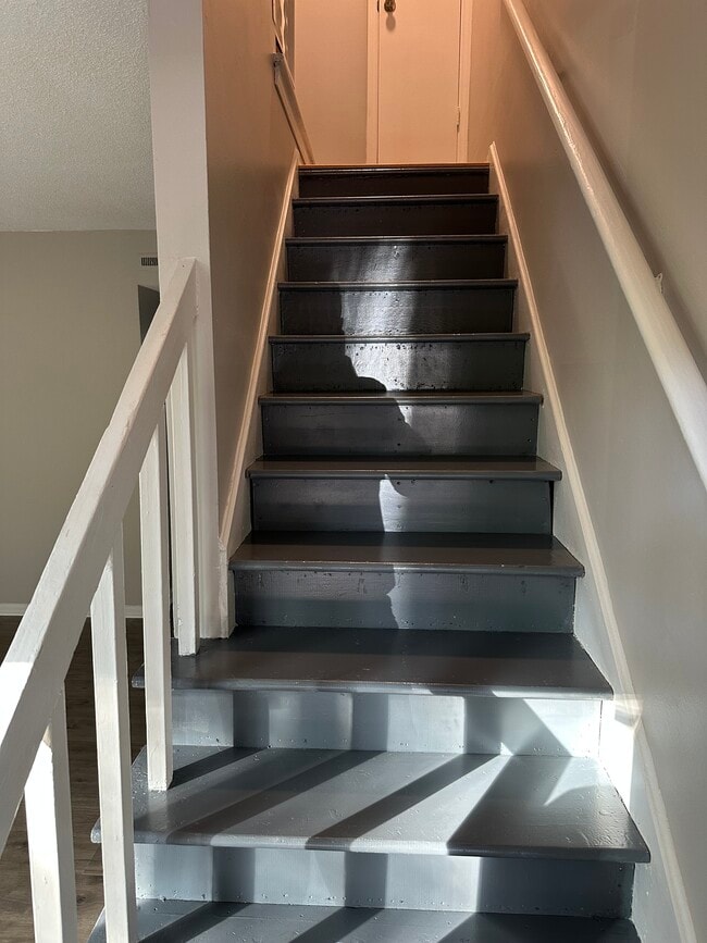 Entryway leading upstairs to bedrooms