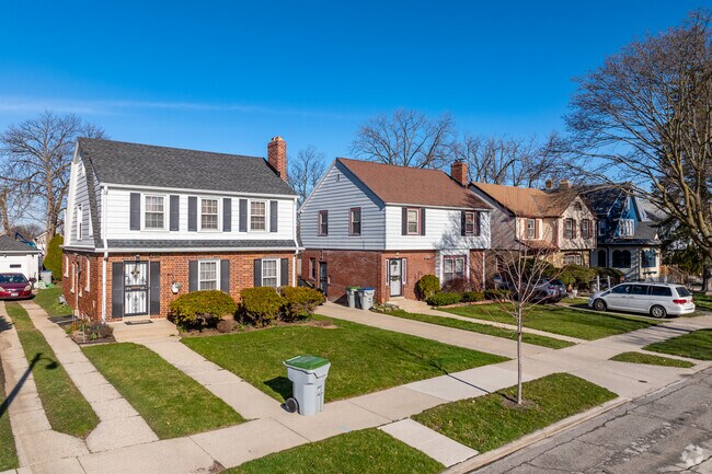 Great colonial homes line the streets of Rufus King in Milwaukee.