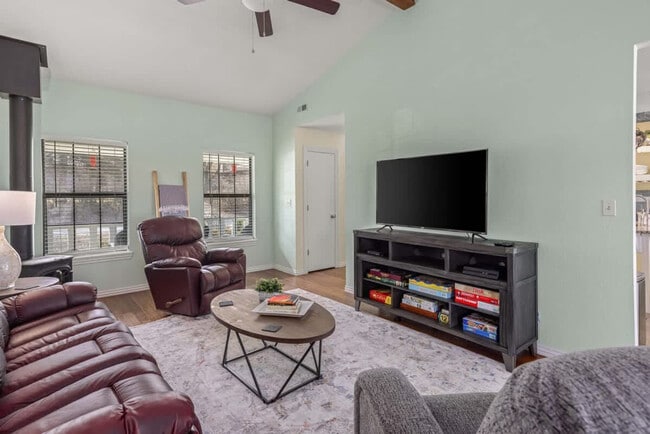 2110 W Loren Cir unit ID1241309P, Fayetteville, AR 72701 - photo 3