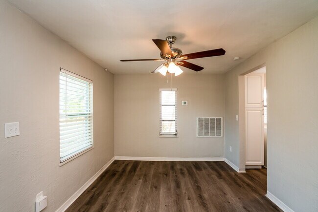 4139 26th St N, Saint Petersburg, FL 33714 - photo 3