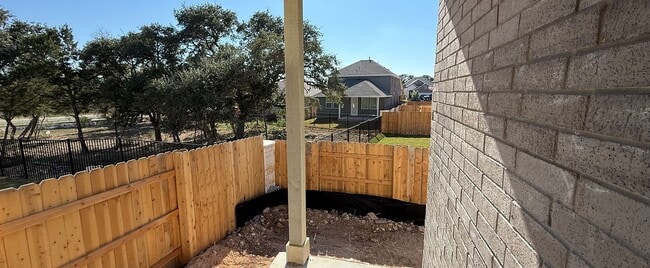 132 Knockout Rose Dr, San Marcos, TX 78666 - photo 3