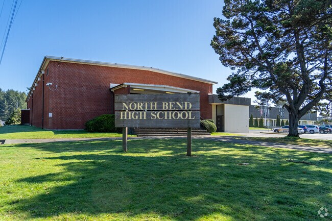 The North Bend School District scores a  B-minus on Niche.