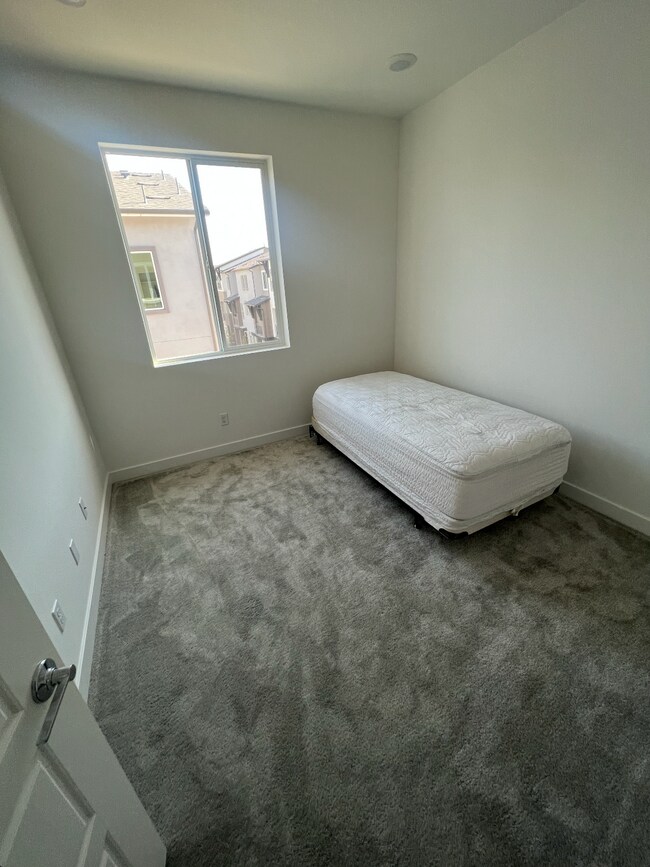 1033 Sage Ln unit Room 1, Gardena, CA 90247 - photo 2