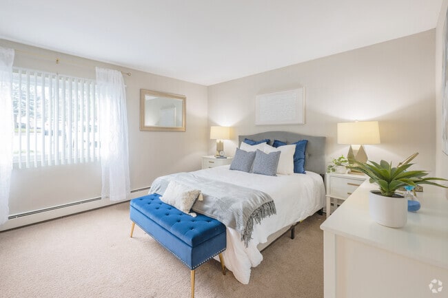 1BR, 1BA - The Laurel - 740SF Bedroom