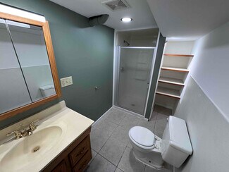 416 Pearl St Unit B (All utilities included in rent), Yankton, SD 57078