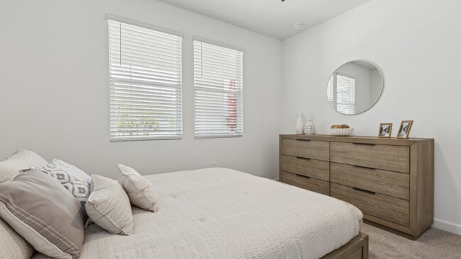 10034 S 23rd Ln, Phoenix, AZ 85041 - photo 5