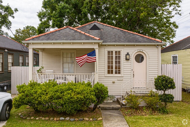 The American Flag can be spotted flying in the Black Pearl neighborhood.