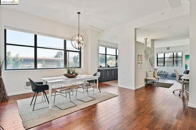 1001 46th St unit Cavernous 2bdrm, Emeryville, CA 94608 - photo 5