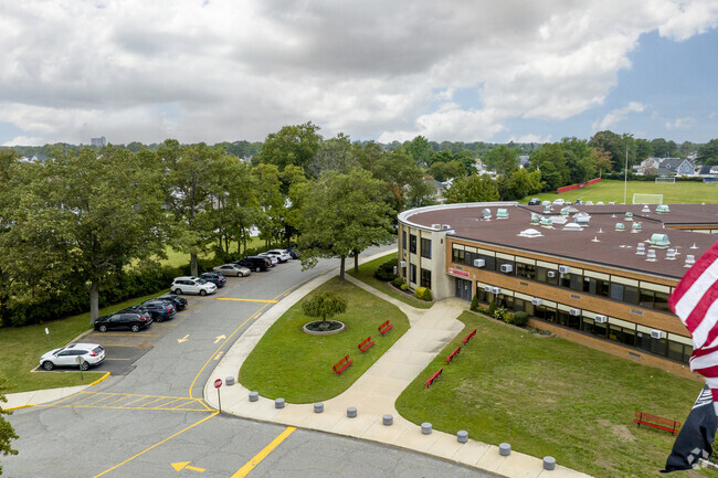 Jonas E. Salk Middle School in North Wantagh has 935 students with a ratio of 11 to 1.