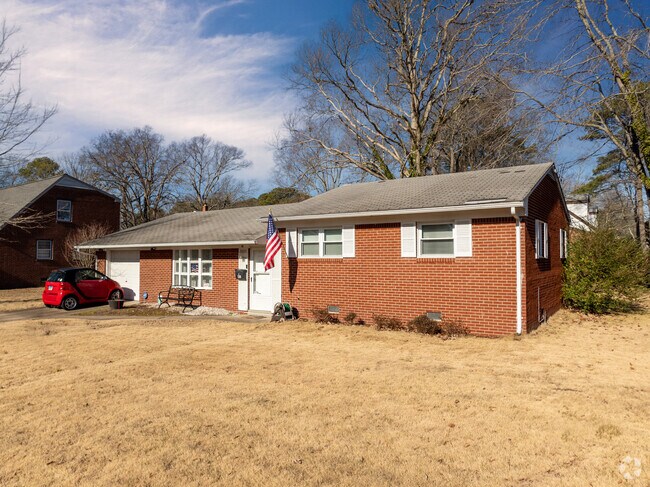 Split-level homes in Ivy Farms often feature spacious lawns for outdoor play.
