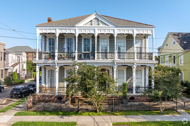 Large historic mansions can be found in the Irish Channel.