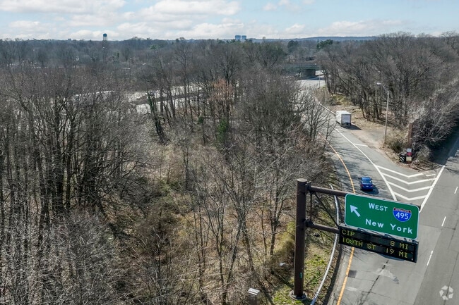 The Long Island Expressway offers quick access to New York City and east towards Riverhead.
