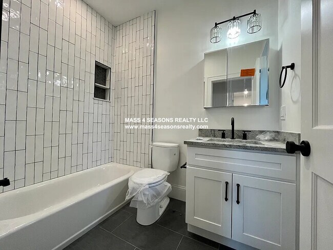234 Calumet St unit 2, Boston, MA 02120 - photo 3