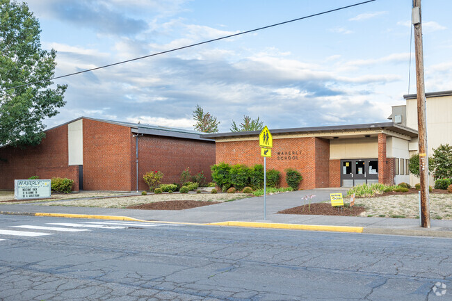 The student to teacher ratio at Waverly Elementary School in Albany, OR is 18:1.
