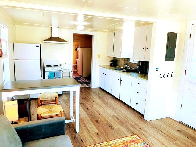 135 S 8th St, Lakeside, OR 97449 - photo 3