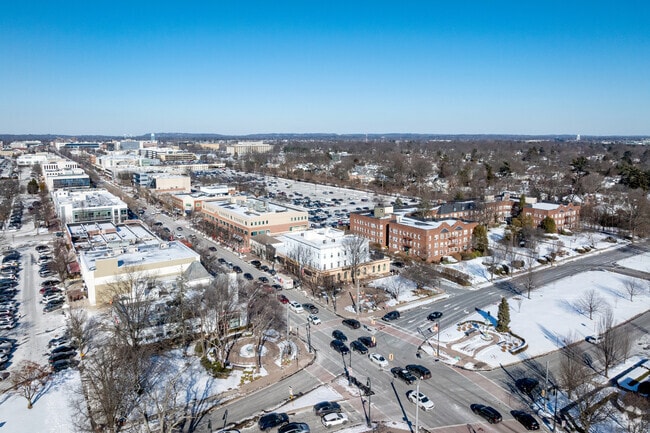Franklin Avenue and Stewart Avenue are the center of  downtown Garden City.