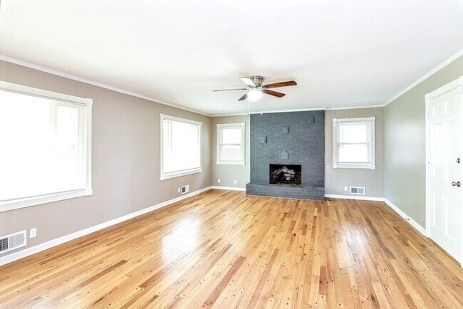 10509 E 82nd St, Raytown, MO 64138 - photo 5