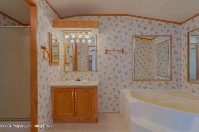 209 2nd St SW, Belfield, ND 58622 - photo 6