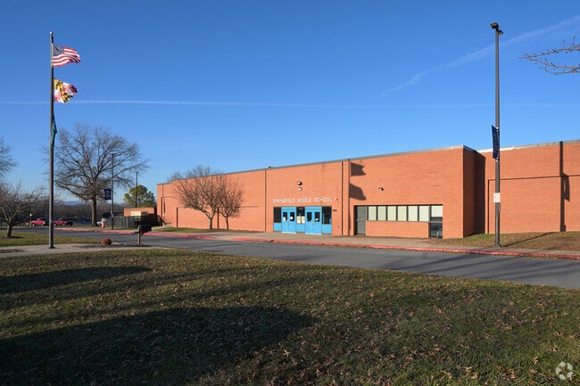 Springfield Middle School receives an overall rating of B from Niche.