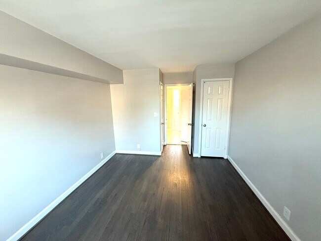3062 S Buchanan St unit 3062 S. Buchanan Str, Arlington, VA 22206 - photo 2