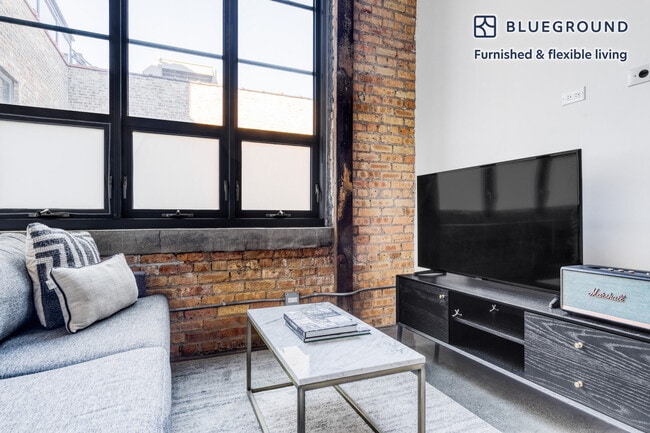 2061 N Southport Ave unit FL4-ID569, Chicago, IL 60614 - photo 2