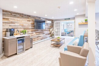 825 Pontiac Ave, Cranston, RI 02910