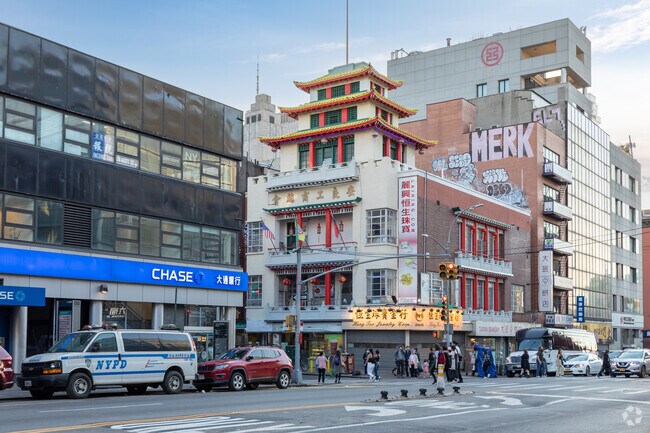 About Chinatown | Schools, Demographics, Things to Do