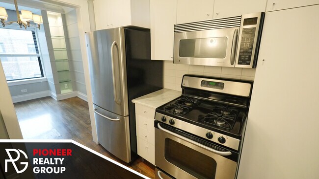 736 W Addison St unit 746-3S, Chicago, IL 60613 - photo 7