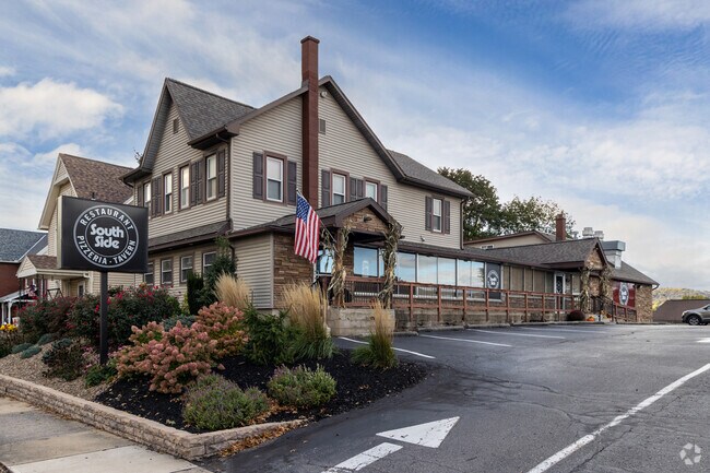 Enjoy a meal at The South Side Restaurant Wednesday thru Sunday near the Armstrong neighborhood.