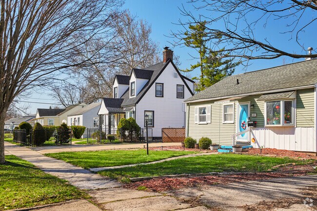 A variety of homes can be found in Ainsworth Park including ranches, bungalows, and Cape Cods.