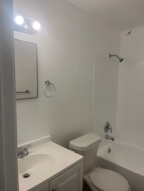 6806 Thomas Cir unit B, Tampa, FL 33619 - photo 1