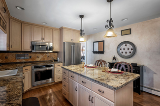 5075 S Wander Ln, Holladay, UT 84117