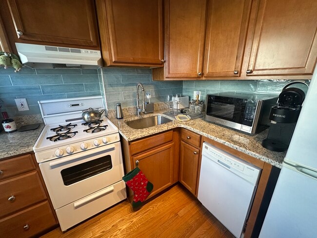 1046 Cambridge St unit 4F, Cambridge, MA 02139 - photo 4