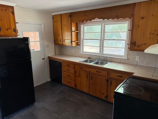 1609 Woodrow Ave, Dublin, GA 31021 - photo 3