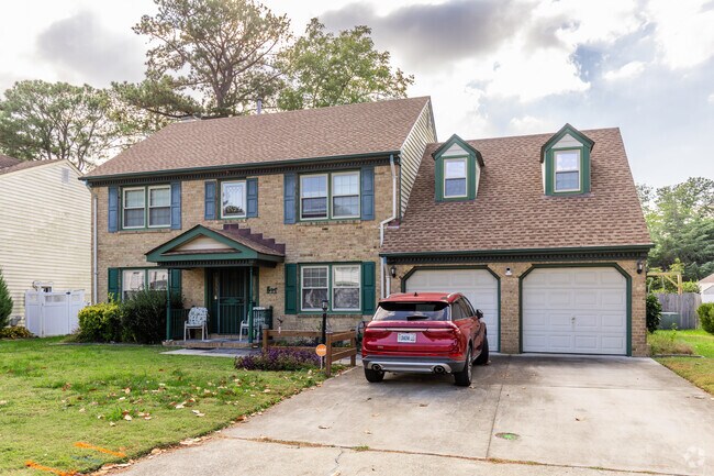 Georgian style architecture is a common theme in Poplar Hall.