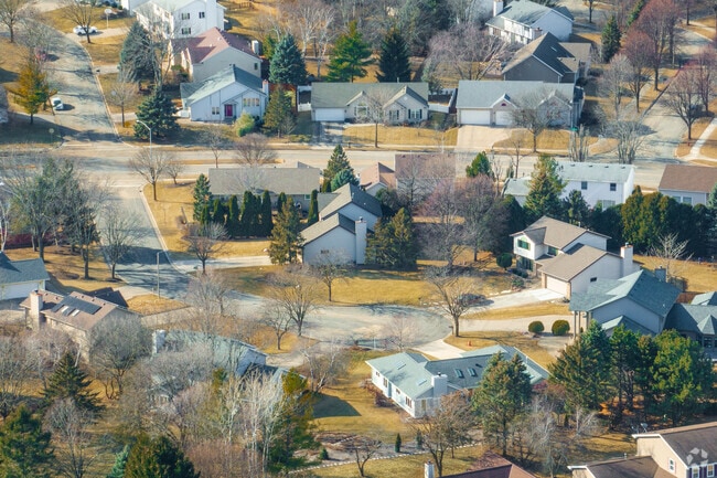 There are many culdesacs in Sauk Creek.
