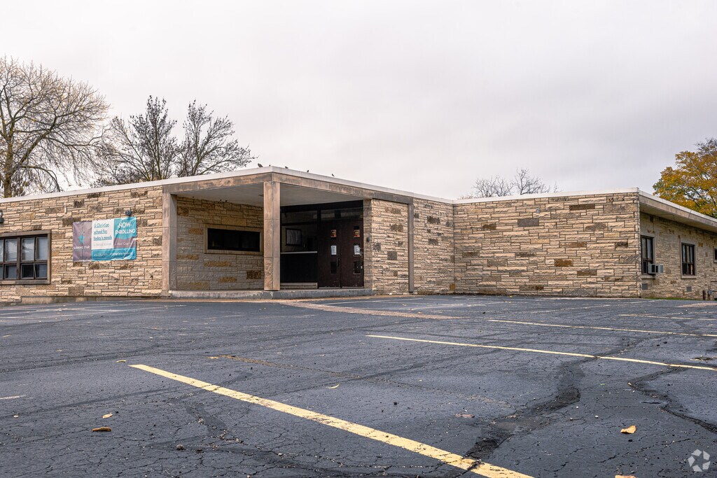 Shining Star Christian Schools provides education in the neighborhood of 
Grantosa.