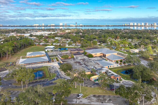 South Daytona Elementary is conveniently located in a central location.