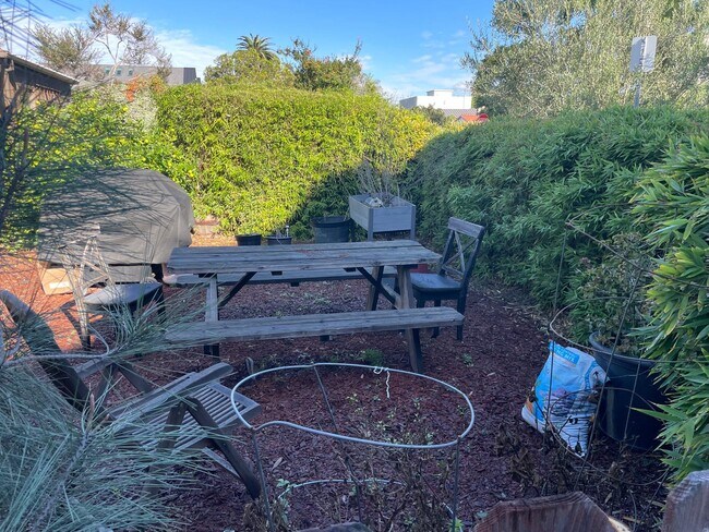 4215 Mildred Ave unit Front Detached House, Los Angeles, CA 90066 - photo 3