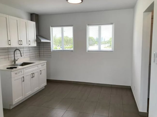 3201 Broadway unit 10, West Palm Beach, FL 33407 - photo 3