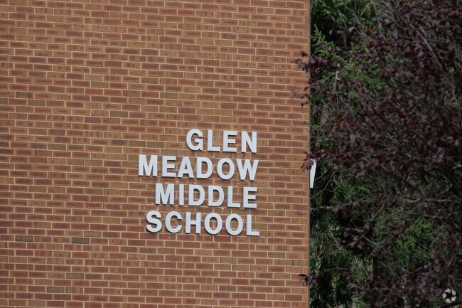 Glen Meadow Middle School in Vernon, NJ receives an overall C rating from Niche.