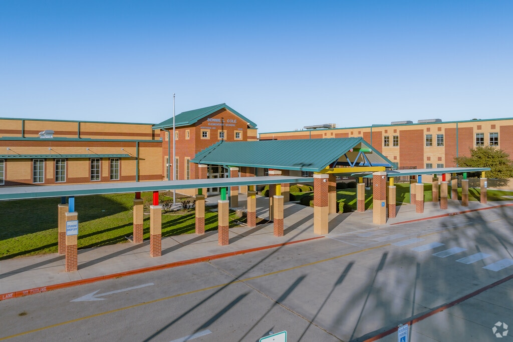 Cole Elementary has an enrollment of Approximately 500 students.