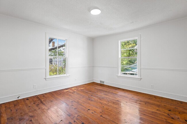 209 N Spring St unit 209 N Spring St-Unit, Winston Salem, NC 27101 - photo 2