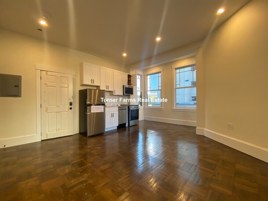 261B W Newton St unit 3, Boston, MA 02116 - photo 1