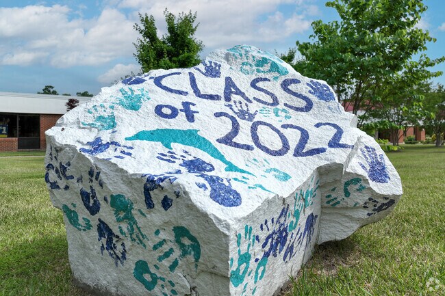Sanders Corner Elementary School shows school spirit in Ashburn.