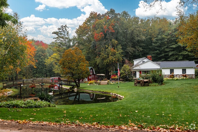 Ranch homes with expansive landscaped yards can be found in Oakland.