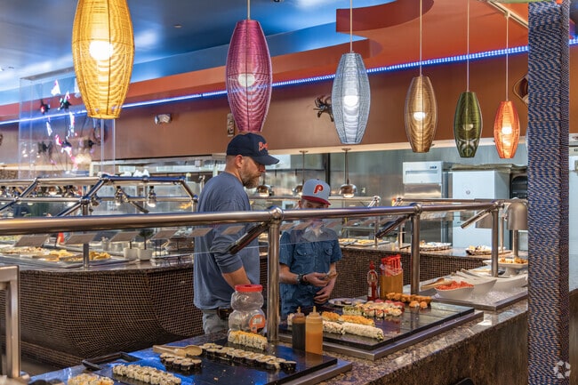 Baker Woods residents enjoy diverse dining, from Royal International Buffet to Taco Bell.