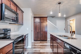 2450-2470 Duck Creek Pkwy, Green Bay, WI 54303