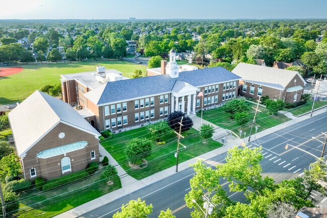 Hewlett Elementary School is fostering a love for learning.